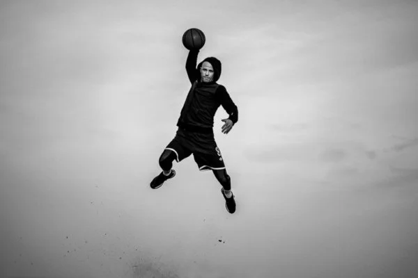 basketball player jump shot